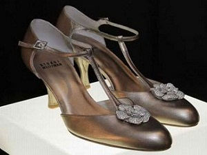 Những chiếc giày được đính kim cương